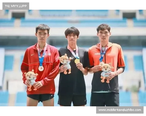 杨国斌1500米最后3分59秒19逆袭绝杀谢冬生夺冠成就精彩瞬间 杨国斌1500米最后3分59秒19逆袭绝杀谢冬生夺冠成就精彩瞬间