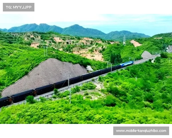 我国重载铁路3.5万吨级群组列车试验成功，首创无线同步控制技术